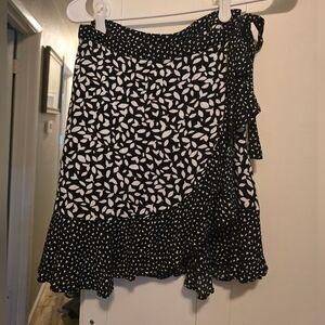Banana Republic Black and White Leaf Print Mini Skirt